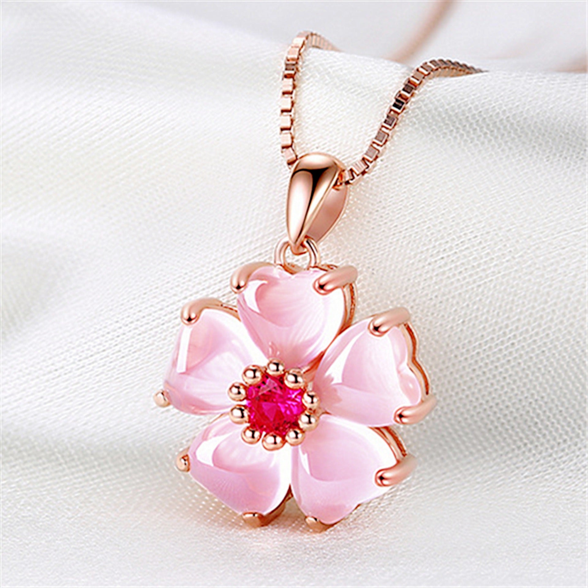 Peach blossom heart-shaped crystal pendant