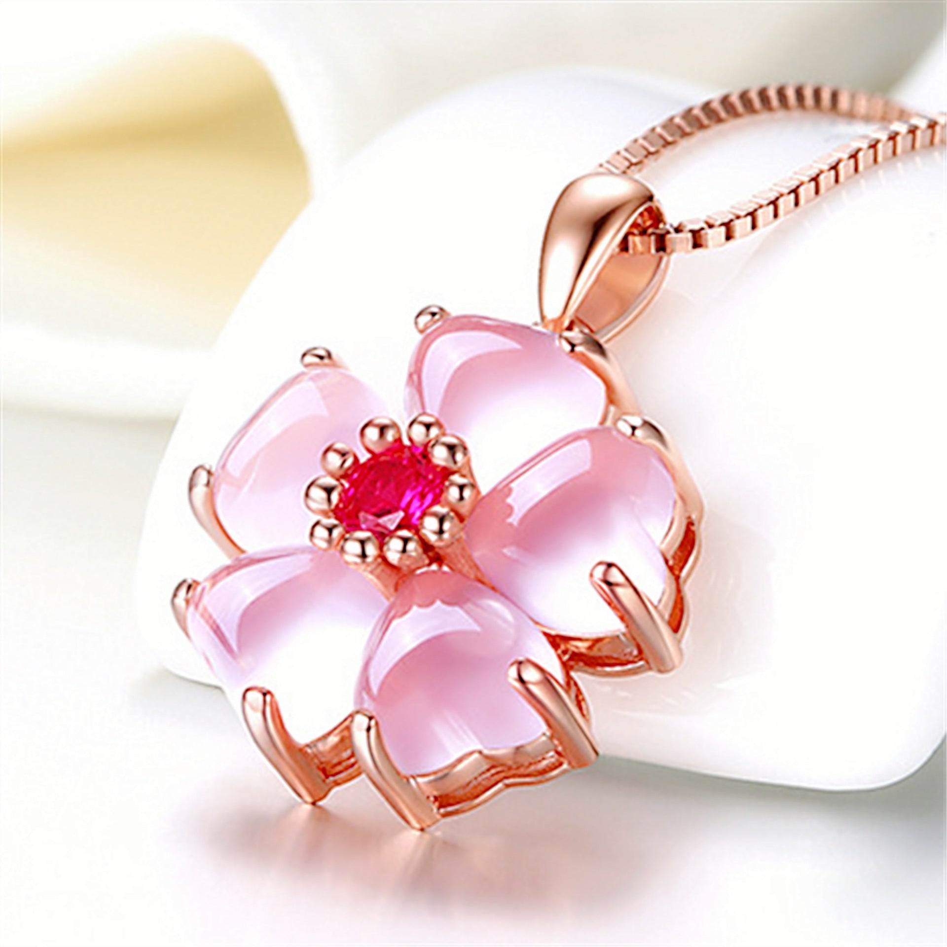 Peach blossom heart-shaped crystal pendant